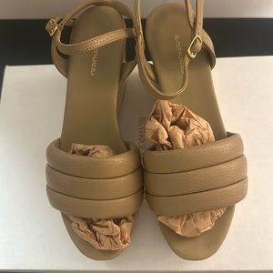 BEATRICE VALENZUELA Wedge Sandalia